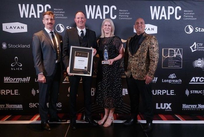 Representatives from the City of Karratha with the UDIA Award